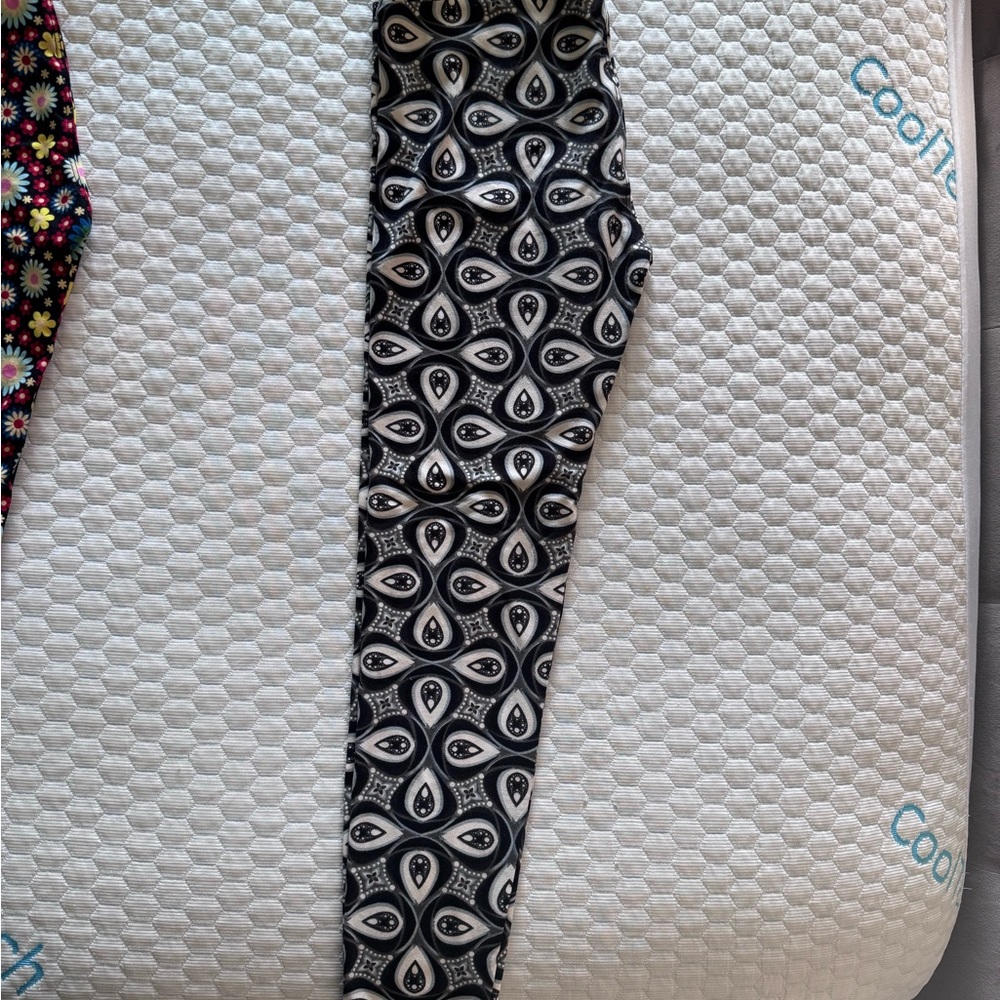 LuLaRoe One Size Black and White Patterned Leggings